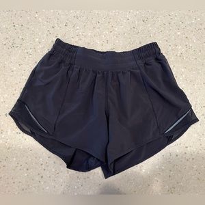 Lululemon Hotty Hot Low-Rise Line Short 2.5”
